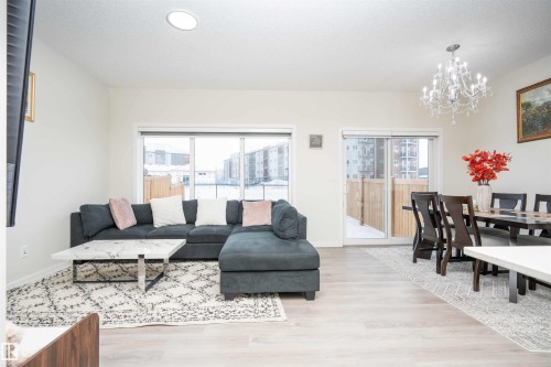 1487 Plum Circle Circle, Edmonton, AB - Indoor Photo Showing Living Room