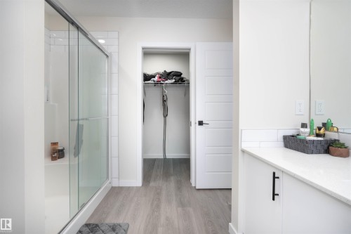 1487 Plum Circle Circle, Edmonton, AB - Indoor Photo Showing Bathroom