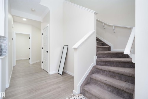 1487 Plum Circle Circle, Edmonton, AB - Indoor Photo Showing Other Room