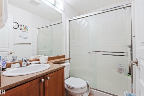 101 8931 156 Street, Edmonton, AB - Indoor Photo Showing Bathroom
