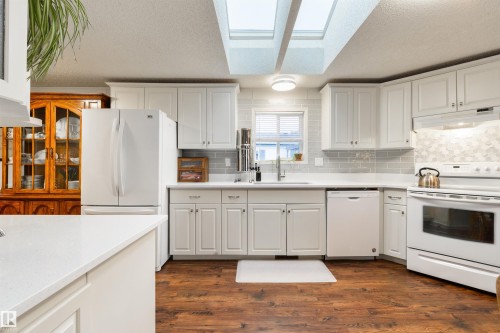 172 3400 48 Street, Stony Plain, AB - Indoor Photo Showing Kitchen