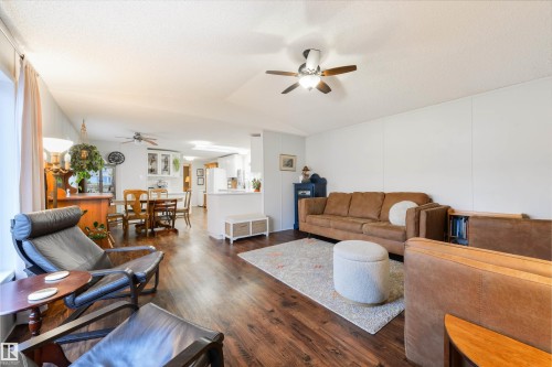 172 3400 48 Street, Stony Plain, AB - Indoor Photo Showing Living Room