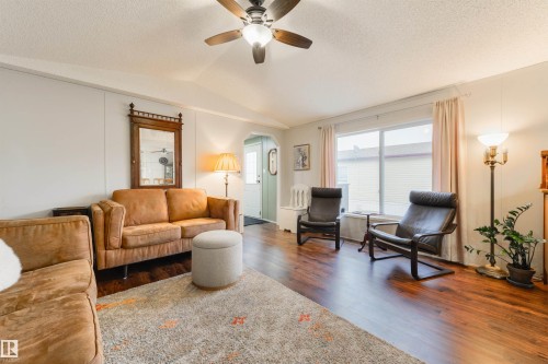 172 3400 48 Street, Stony Plain, AB - Indoor Photo Showing Living Room