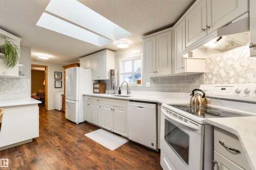 172 3400 48 Street, Stony Plain, AB - Indoor Photo Showing Kitchen