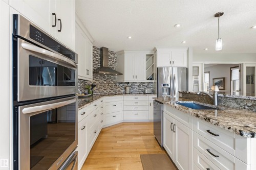 108 Ironwood Place, Edmonton, AB - Indoor Photo Showing Kitchen With Upgraded Kitchen