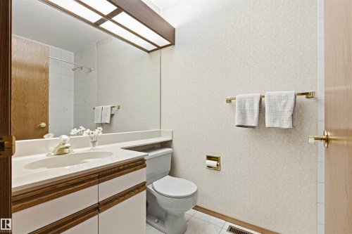 108 Ironwood Place, Edmonton, AB - Indoor Photo Showing Bathroom
