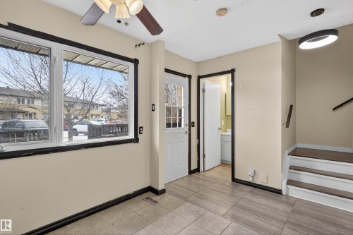 Entrance foyer - 3301 139 Avenue, Edmonton, AB - Indoor Photo Showing Other Room