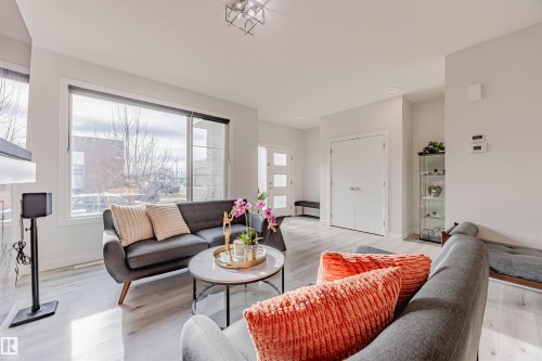 8086 Kiriak Link, Edmonton, AB - Indoor Photo Showing Living Room