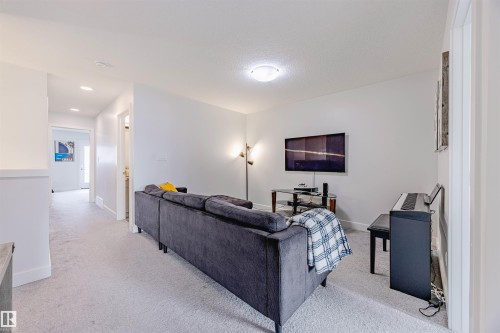 8086 Kiriak Link, Edmonton, AB - Indoor