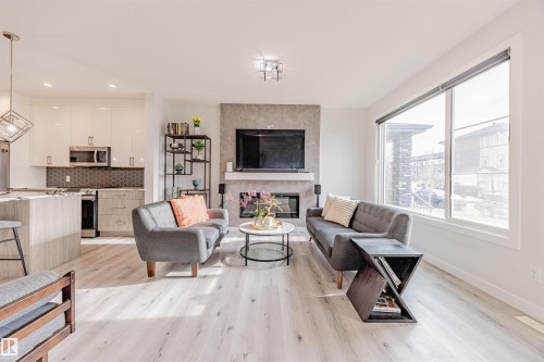 8086 Kiriak Link, Edmonton, AB - Indoor Photo Showing Living Room