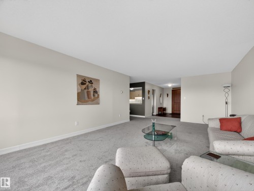 1002 9929 Saskatchewan Drive, Edmonton, AB - Indoor Photo Showing Living Room