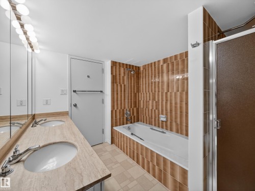 1002 9929 Saskatchewan Drive, Edmonton, AB - Indoor Photo Showing Bathroom