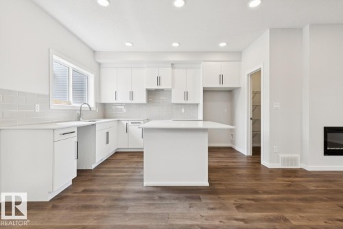 59 Gambel Loop, Spruce Grove, AB - Indoor Photo Showing Kitchen With Upgraded Kitchen