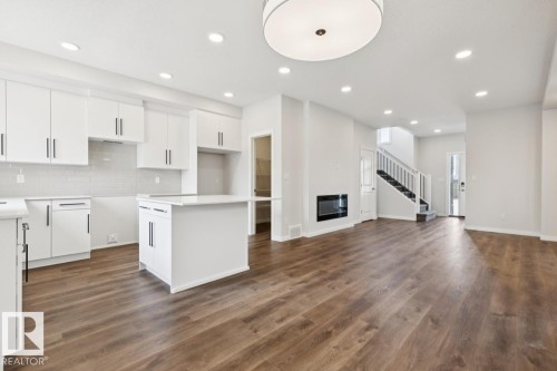 59 Gambel Loop, Spruce Grove, AB - Indoor Photo Showing Kitchen With Upgraded Kitchen