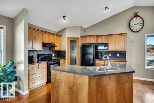 253 Birchwood Drive, Devon, AB - Indoor Photo Showing Kitchen With Double Sink