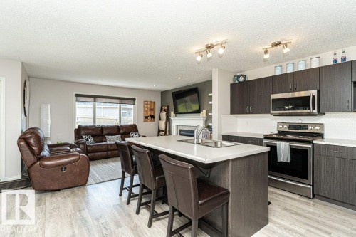8727 Carson Way, Edmonton, AB - Indoor Photo Showing Kitchen