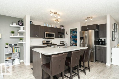 8727 Carson Way, Edmonton, AB - Indoor Photo Showing Kitchen