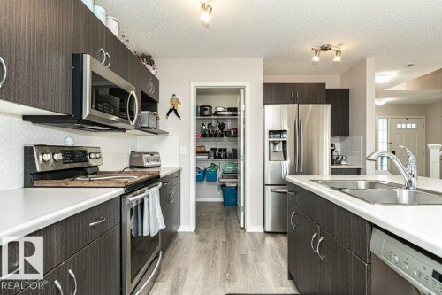 8727 Carson Way, Edmonton, AB - Indoor Photo Showing Kitchen With Double Sink With Upgraded Kitchen
