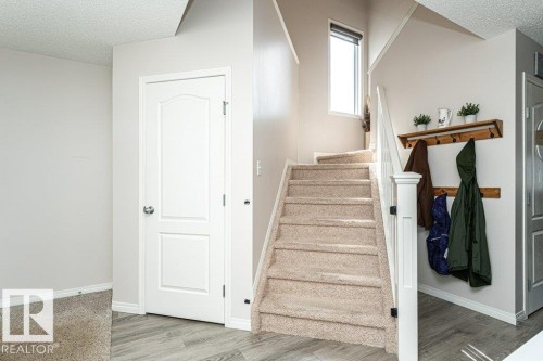 8727 Carson Way, Edmonton, AB - Indoor Photo Showing Other Room