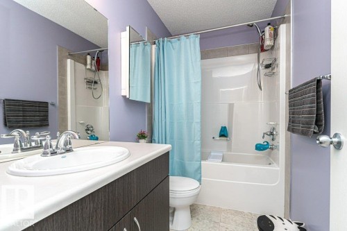 8727 Carson Way, Edmonton, AB - Indoor Photo Showing Bathroom