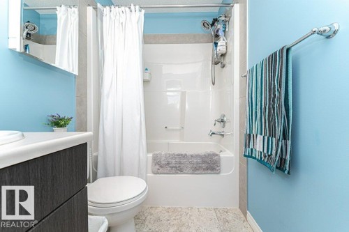 8727 Carson Way, Edmonton, AB - Indoor Photo Showing Bathroom