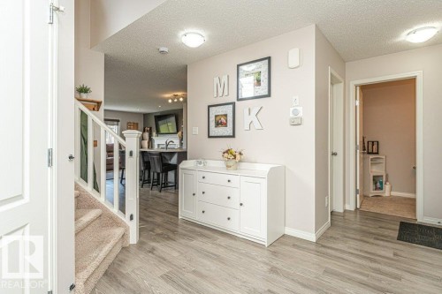 8727 Carson Way, Edmonton, AB - Indoor Photo Showing Other Room