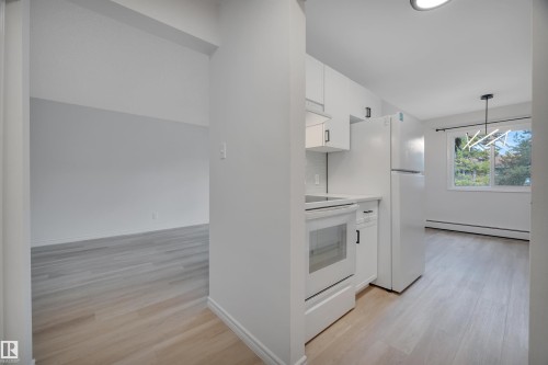 222 5730 Riverbend Road, Edmonton, AB - Indoor Photo Showing Kitchen