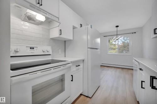 222 5730 Riverbend Road, Edmonton, AB - Indoor Photo Showing Kitchen