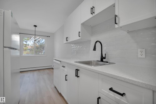 222 5730 Riverbend Road, Edmonton, AB - Indoor Photo Showing Kitchen