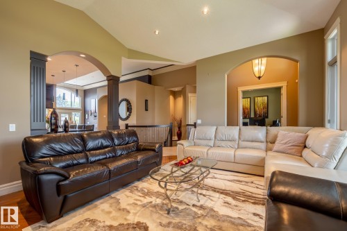 7620 98A Avenue, Edmonton, AB - Indoor Photo Showing Living Room