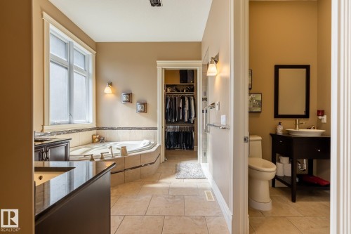 7620 98A Avenue, Edmonton, AB - Indoor Photo Showing Bathroom