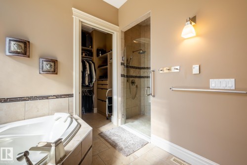 7620 98A Avenue, Edmonton, AB - Indoor Photo Showing Bathroom