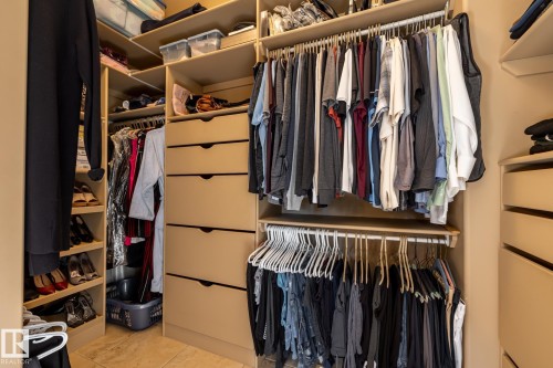 7620 98A Avenue, Edmonton, AB - Indoor With Storage