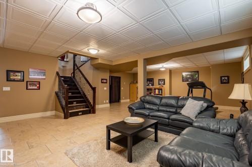 7620 98A Avenue, Edmonton, AB - Indoor