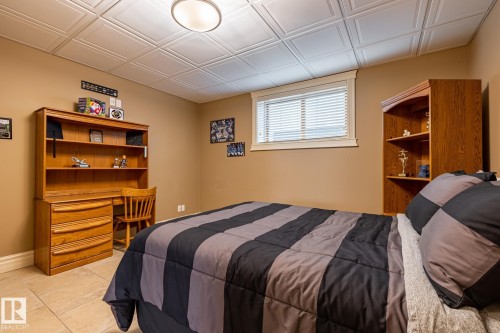 7620 98A Avenue, Edmonton, AB - Indoor Photo Showing Bedroom