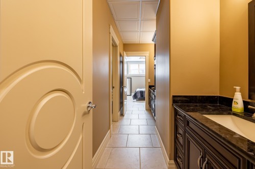 7620 98A Avenue, Edmonton, AB - Indoor Photo Showing Bathroom