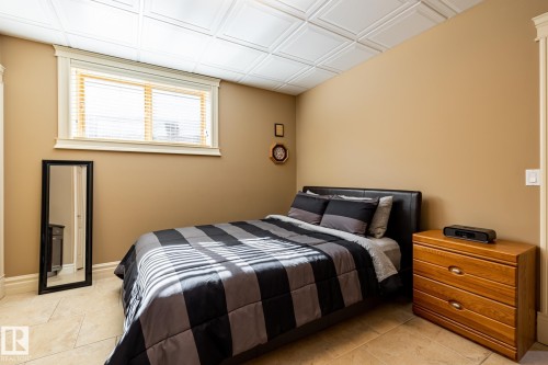 7620 98A Avenue, Edmonton, AB - Indoor Photo Showing Bedroom
