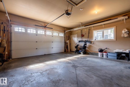 7620 98A Avenue, Edmonton, AB - Indoor Photo Showing Garage