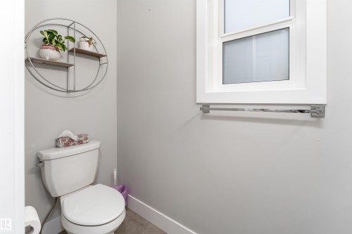 9338 Pear Link, Edmonton, AB - Indoor Photo Showing Bathroom