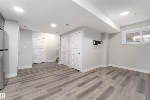 9338 Pear Link, Edmonton, AB - Indoor Photo Showing Other Room