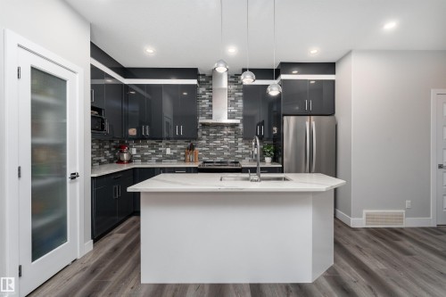 9338 Pear Link, Edmonton, AB - Indoor Photo Showing Kitchen With Stainless Steel Kitchen With Upgraded Kitchen