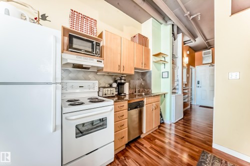 1010 10024 Jasper Avenue, Edmonton, AB - Indoor Photo Showing Kitchen