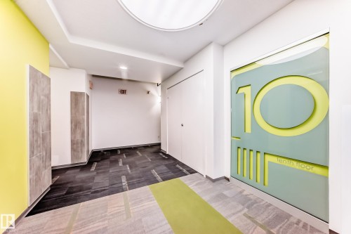 1010 10024 Jasper Avenue, Edmonton, AB - Indoor Photo Showing Other Room