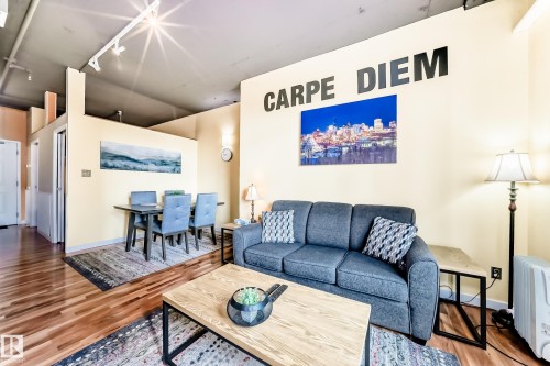 1010 10024 Jasper Avenue, Edmonton, AB - Indoor Photo Showing Living Room