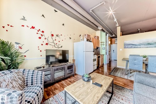 1010 10024 Jasper Avenue, Edmonton, AB - Indoor Photo Showing Living Room