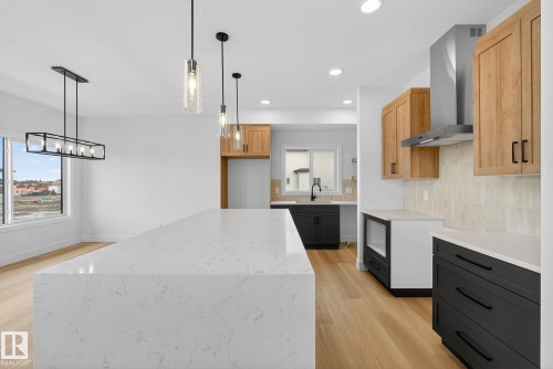 7087 Kiviaq Crescent, Edmonton, AB - Indoor Photo Showing Kitchen With Upgraded Kitchen