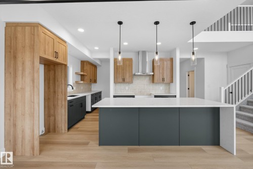 7087 Kiviaq Crescent, Edmonton, AB - Indoor Photo Showing Kitchen With Upgraded Kitchen