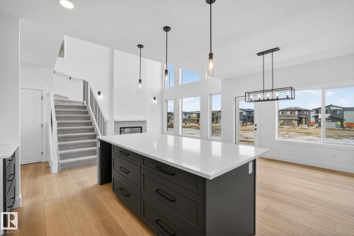 7087 Kiviaq Crescent, Edmonton, AB - Indoor Photo Showing Kitchen With Upgraded Kitchen