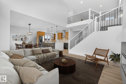 7087 Kiviaq Crescent, Edmonton, AB - Indoor Photo Showing Living Room