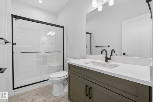 7087 Kiviaq Crescent, Edmonton, AB - Indoor Photo Showing Bathroom